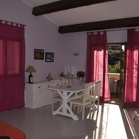 Petra Luna סן-מקסים